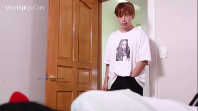 Phim sex Hàn Quốc – Đit nhỏ bạn thân khi đang ngủ dập như máy may